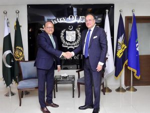 Federal Minister for Finance & Revenue, Senator Muhammad Aurangzeb, meeting with Managing Director and Head of Asia, British International Investment (BII), Mr. Srini Nagarajan, at the Finance Division today to discuss investment opportunities and greater private capital mobilisation in Pakistan.