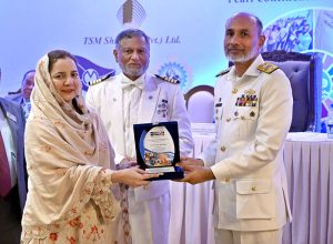 Chief Guest Vice Admiral Abdul Munib HI(M) S Bt Commander Pakistan Fleet (ComPak) presents shield to the DG PID Karachi Ms. Iram Tanveer Odho during the inaugural session of the seminar & celebration World Maritime Day–2026