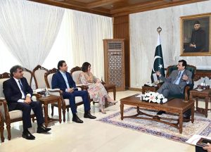 Acting President Syed Yousuf Raza Gilani in a meeting with Rameeza Majid Nizami, Publisher and Editor of Nawa-i-Waqt, Salman Masood, Editor of The Nation, and Aziz Alwi, Resident Editor of Nawa-i-Waqt, at Aiwan-e-Sadr.