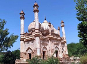 A view of the historic Sadiq Garh Palace in Dera Nawab, Bahawalpur, a magnificent landmark reflecting the region’s royal heritage and a blend of Islamic, South Asian and European architectural styles. Built during the reign of Nawab Sadiq Muhammad Khan IV in the late 19th century, the palace stands as a symbol of the rich history and cultural heritage of the Nawabs of Bahawalpur