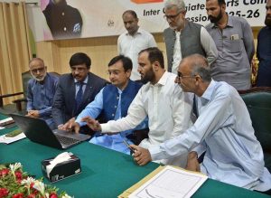 Chairman Education Board Sargodha announcing 9th class results by pressing button.