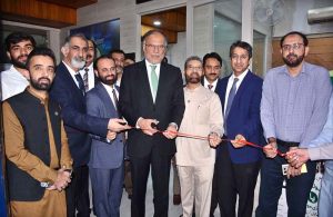 Federal Minister for Planning, Development and Special Initiatives Professor Ahsan Iqbal cuts the ribbon to inaugurate the Business Excellence Award Center following the “Business Excellence Award Ceremony for SMEs & Top Exporters of Faisalabad” at the Faisalabad Chamber of Commerce & Industry (FCCI), marking the completion of FCCI’s 50 years of excellence.