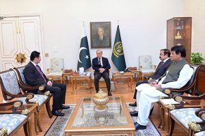 Governor of Khyber Pakhtunkhwa Faisal Karim Kundi calls on Prime Minister Muhammad Shehbaz Sharif.