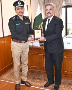 Chief Justice of Pakistan, Mr. Yahya Afridi, presenting souvenir to Mr. Saad Akhtar Bharwana, Commandant, National Police Academy, Islamabad, at Supreme Court of Pakistan.