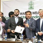 President of Lahore Chamber of Commerce and Industry (LCCI), Faheem ur Rehman Saigol giving special award to Shoaib Ayub Batalvi, Chairman of the Young Exporters Association for promoting exports and his services to the youth