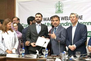President of Lahore Chamber of Commerce and Industry (LCCI), Faheem ur Rehman Saigol giving special award to Shoaib Ayub Batalvi, Chairman of the Young Exporters Association for promoting exports and his services to the youth