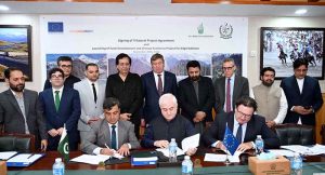 Representatives of the Government of Gilgit-Baltistan, European Union, French Development Agency (AFD) and Aga Khan Foundation sign an agreement on rural development and climate resilience in Gilgit-Baltistan.