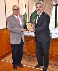 Chief Justice of Pakistan, Mr. Yahya Afridi, presenting souvenir to Mr. Muhammad Nawaz Wahla, Dean, NUST Law School, at Supreme Court of Pakistan, in federal capital.