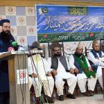 Allama Ibtisam Elahi Zaheer addresses a seminar held to express solidarity with Saudi Arabia under the auspices of Tehreek-e-Tahaffuz-e-Harmain-ul-Sharifain Pakistan, while Allama Zubair Ahmed Zaheer, Abdul Rasheed Majazi, and others are present on the stage at Lahore Press Club