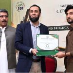 Federal Minister for Information and Broadcasting Attaullah Tarar presents certificates to participants of RJ and broadcasting internship training program 2026 at Radio Pakistan