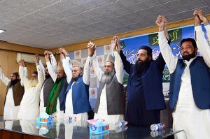 Allama Ibtisam Elahi Zaheer addresses a seminar held to express solidarity with Saudi Arabia under the auspices of Tehreek-e-Tahaffuz-e-Harmain-ul-Sharifain Pakistan, while Allama Zubair Ahmed Zaheer, Abdul Rasheed Majazi, and others are present on the stage at Lahore Press Club