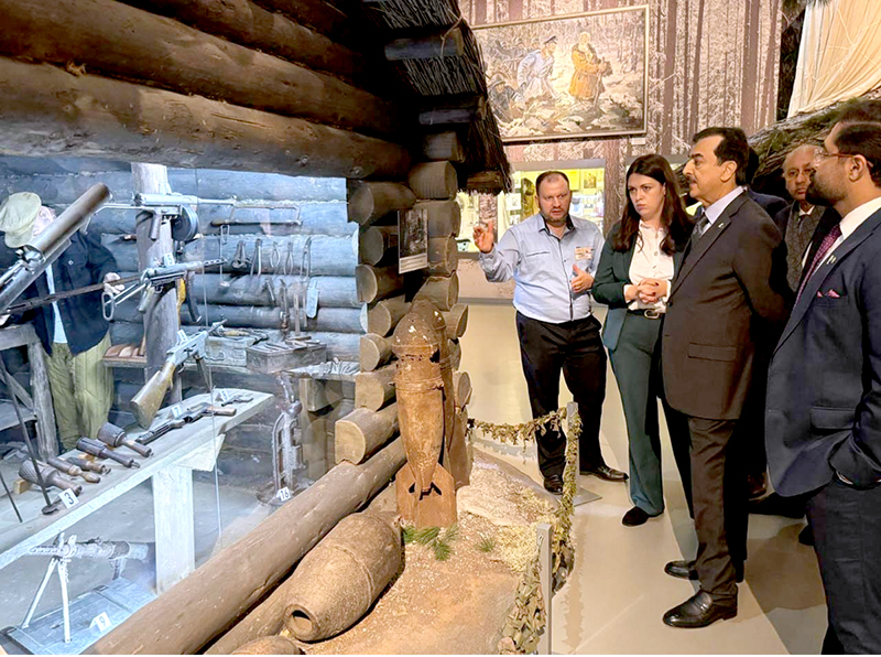 Parliamentary delegation from the Islamic Republic of Pakistan, led by the Chairman Senate, Syed Yousaf Raza Gillani, visiting the Belarusian State Museum of the History of the Great Patriotic War