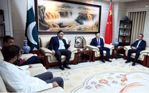 Minister of State/Special Assistant to the Prime Minister on Digital Media Fahd Haroon meets Acting Consul General of the People’s Republic of China in Karachi Feng Deheng at the Chinese Consulate General