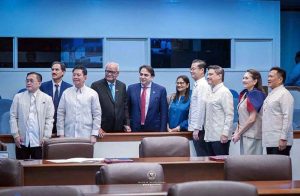 Leader of delegation of senate of Pakistan Senator Abdul Qadir being welcomed by president of the senate of Philippines while witnessing the proceedings of the house