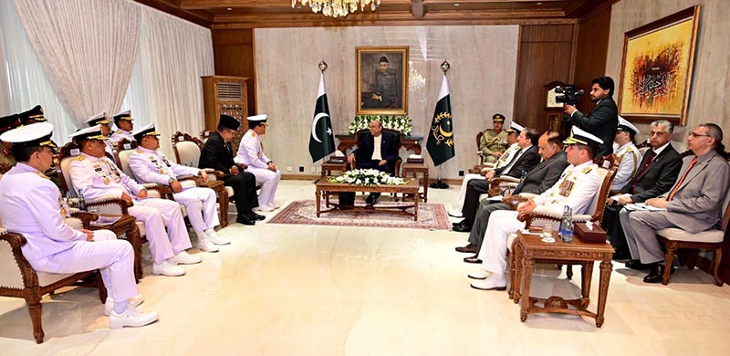President Asif Ali Zardari in a meeting with Admiral Dr. Muhammad Ali, Chief of the Indonesian Navy, at Aiwan-e-Sadr