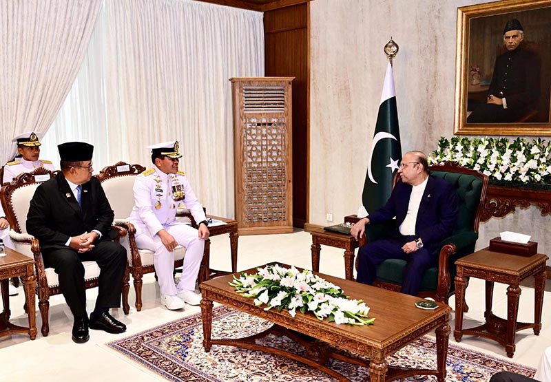 President Asif Ali Zardari in a meeting with Admiral Dr. Muhammad Ali, Chief of the Indonesian Navy, at Aiwan-e-Sadr