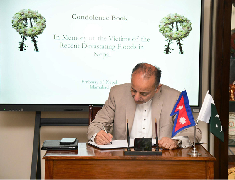 Dr Musadik Malik records his heartfelt condolences for the victims of the devastating floods in Nepal in the book of remembrance