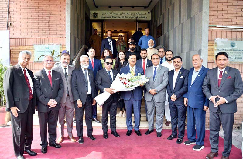 Acting President Syed Yousuf Raza Gilani in a group photo with the office bearers of Islamabad Chamber of Commerce and Industry during Pakistan Women Leadership & Policy Summit 2026