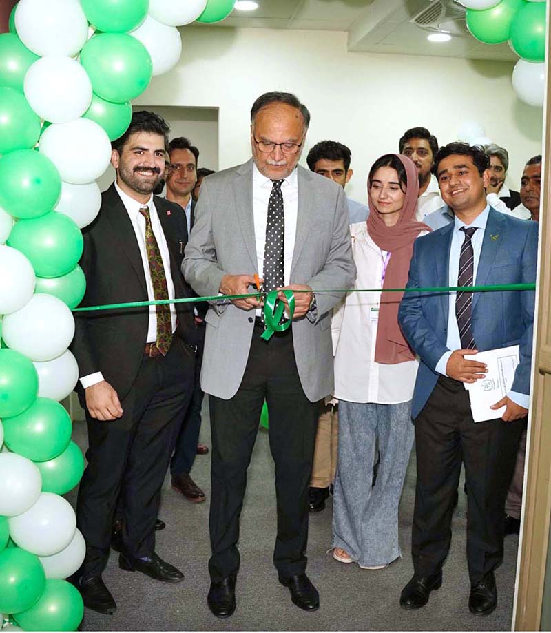Federal Minister for Planning, Development and Special Initiatives Ahsan Iqbal inaugurating the Youth Ideation Lab by cutting the ribbon