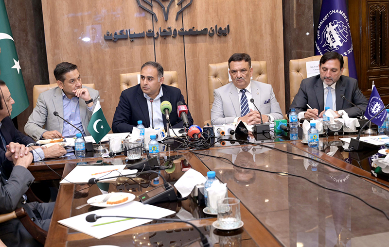 Bilal Azhar Kayani Minister of State for Finance addressing to exporters at SCCI