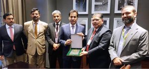 Pakistani Parliamentary delegation headed by Speaker National Assembly Sardar Ayaz Sadiq in a group photo with Speaker of the Parliament of Malaysia Dr. Johari bin Abdul on the sidelines of 69th Commonwealth Parliamentary Conference