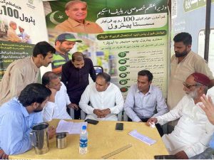 Minister of State for Finance and Railways, Bilal Azhar Kayani, visits petrol pumps in Jhelum to inspect the implementation of the Prime Minister's Fuel Relief Scheme