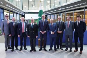 Prime Minister Shehbaz Sharif in a group photo with CEO of London stock Exchange, David Schwimmer, Finance Minister Muhammad Aurengzeb and other members of Pakistani delegation