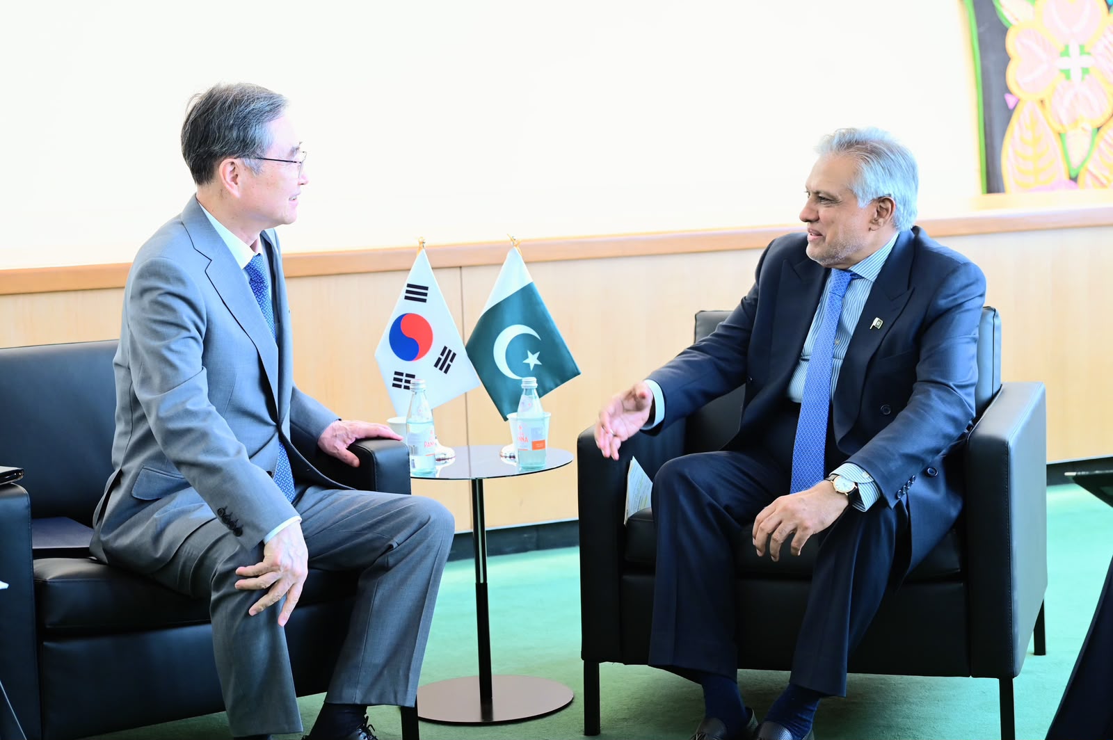 Deputy PM Dar Calls for Expanded Pakistan-Korea Business-to-Business Engagement