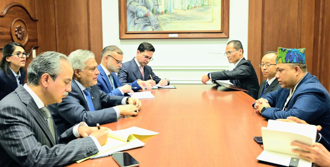 DPM Dar, Nepali Foreign Minister Review Bilateral Relations in New York