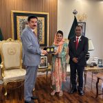 KP Governor honors nurse Razia