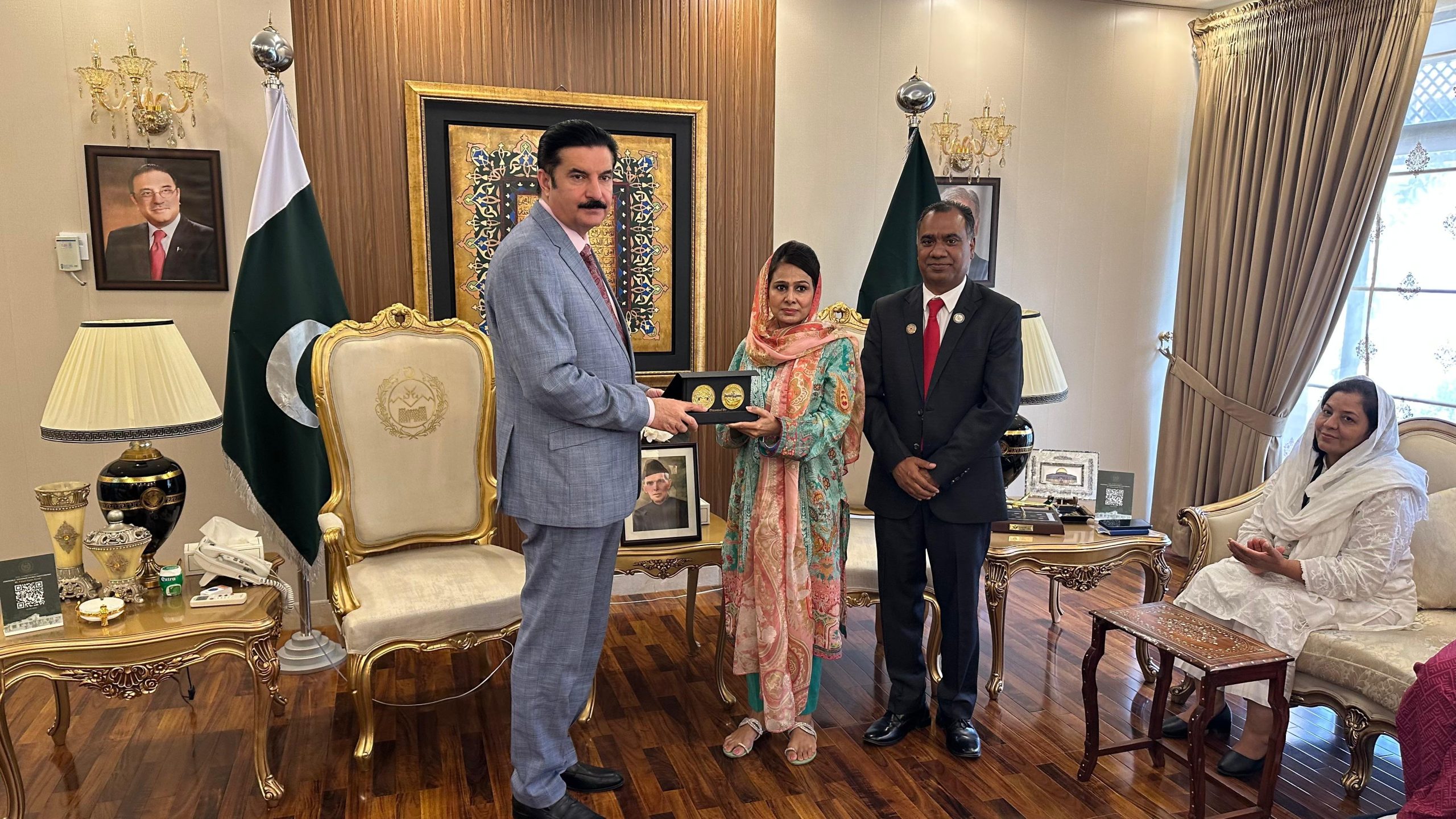 KP Governor honors nurse Razia