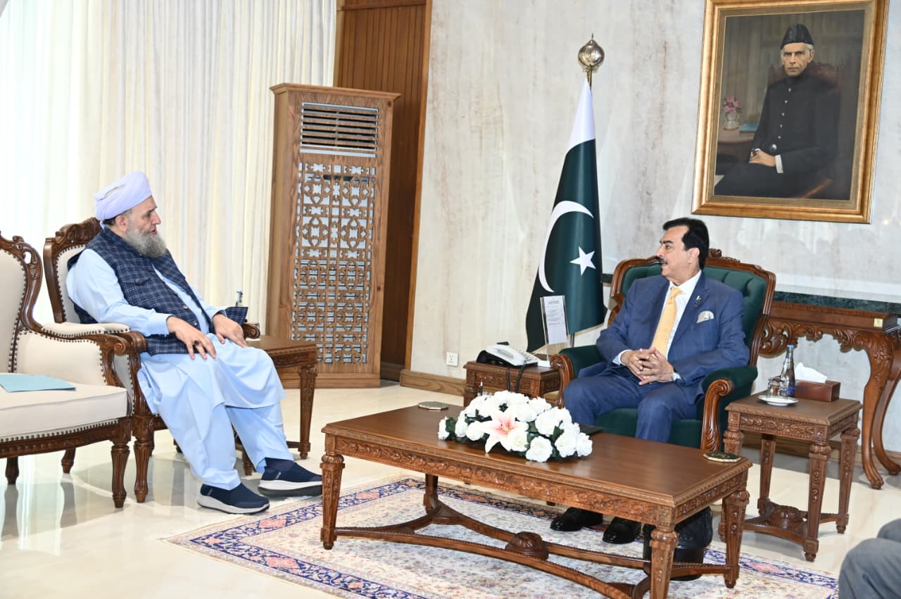 Gilani meets former federal ministers, PPP representatives
