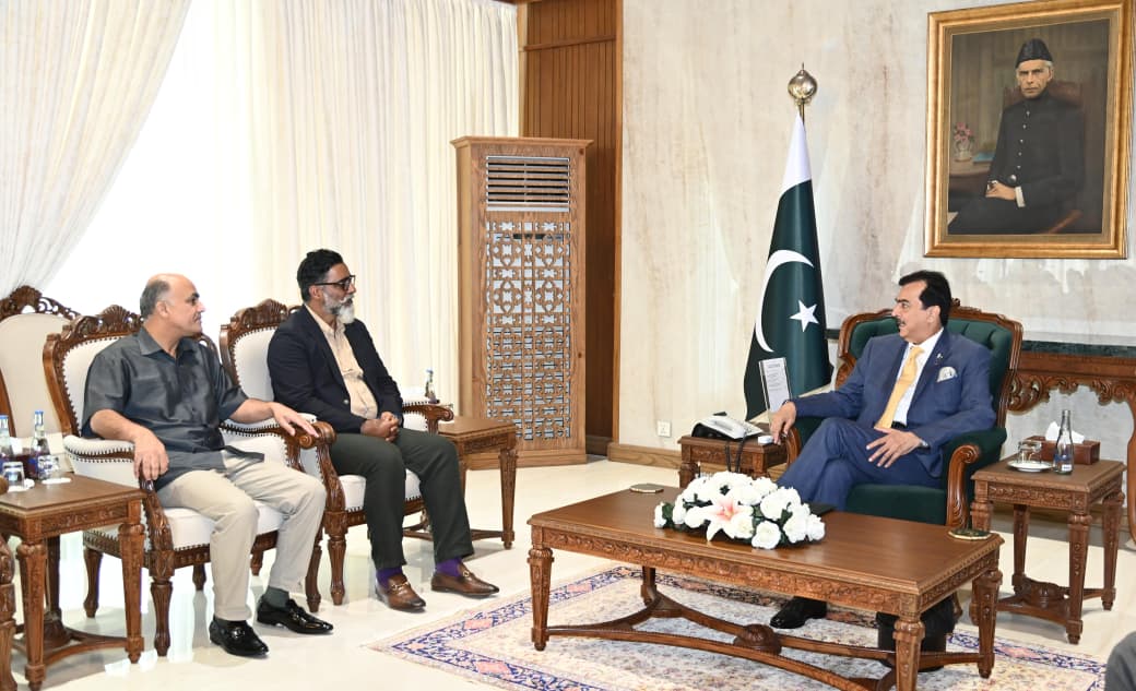 Gilani meets former federal ministers, PPP representatives