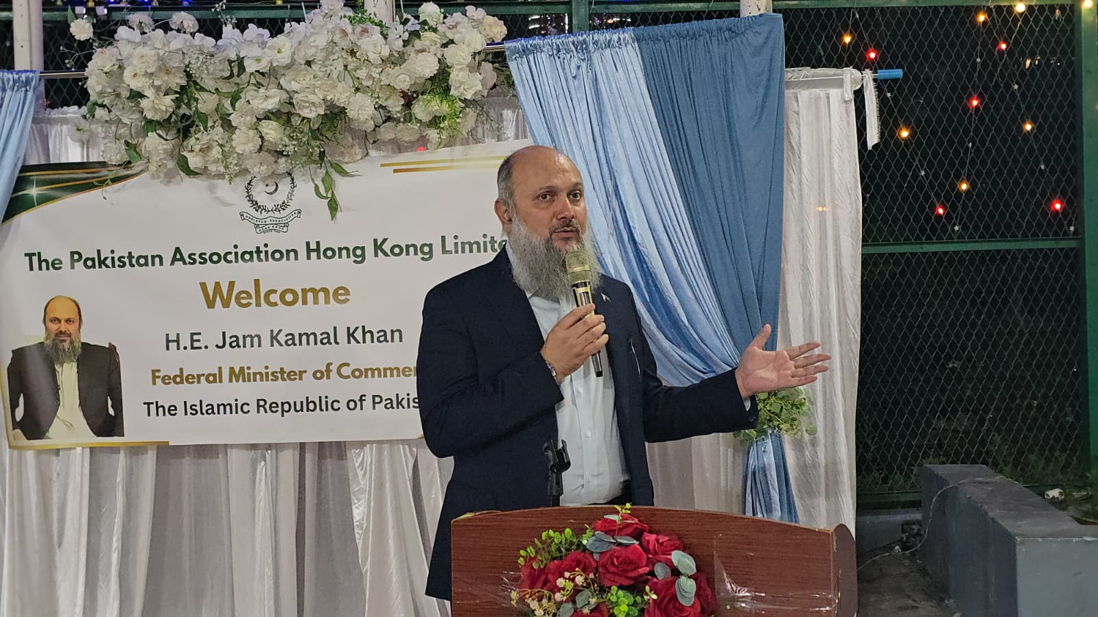 Commerce Minister visits Hong Kong