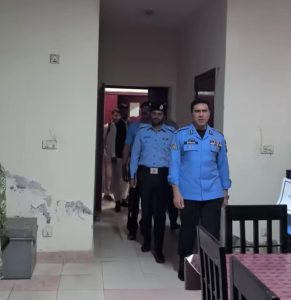 IGP Sohail visits police lines, orders better living, food facilities for personnel