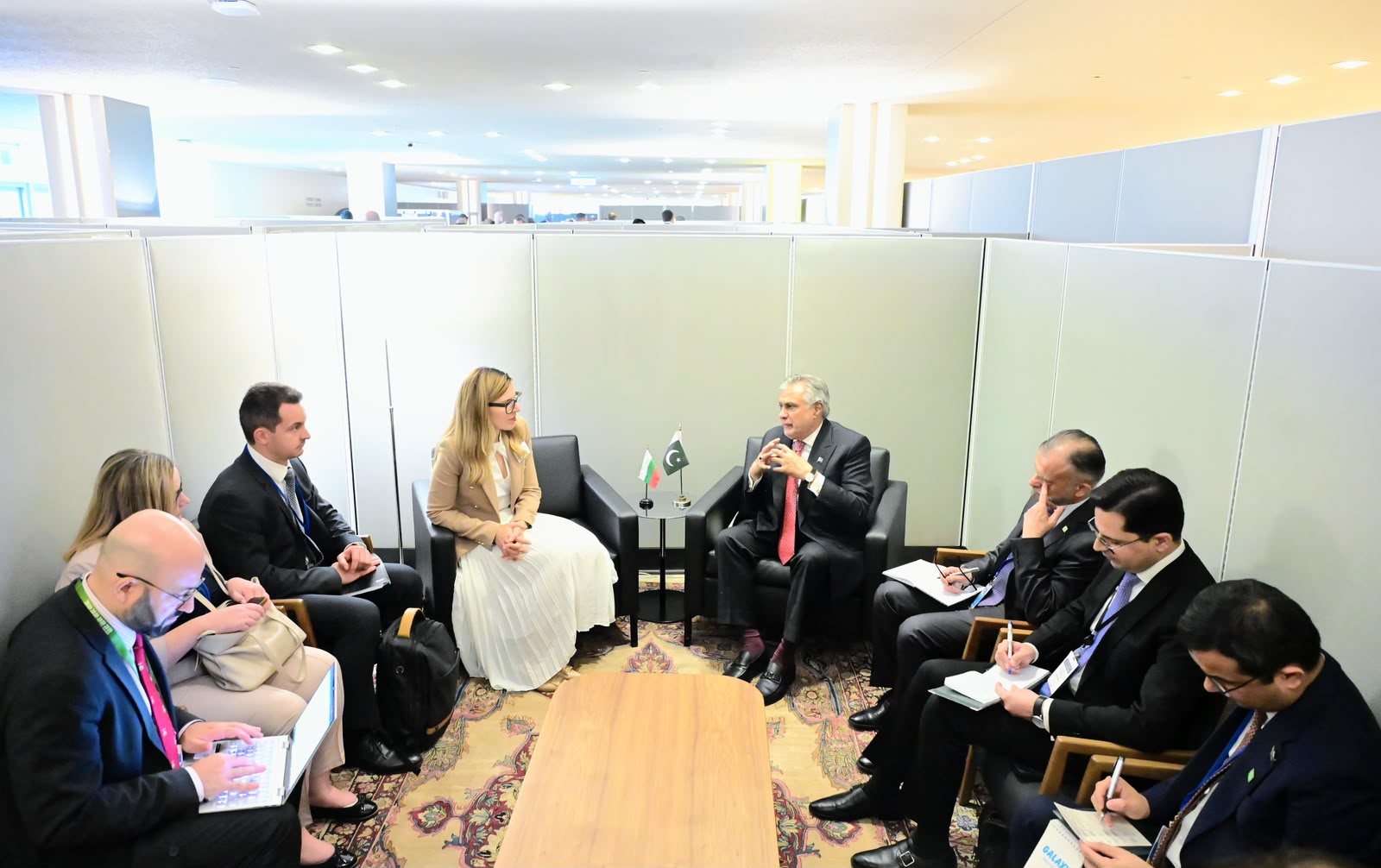 DPM/FM Dar, Bulgarian FM Agree to Further Strengthen Bilateral Ties