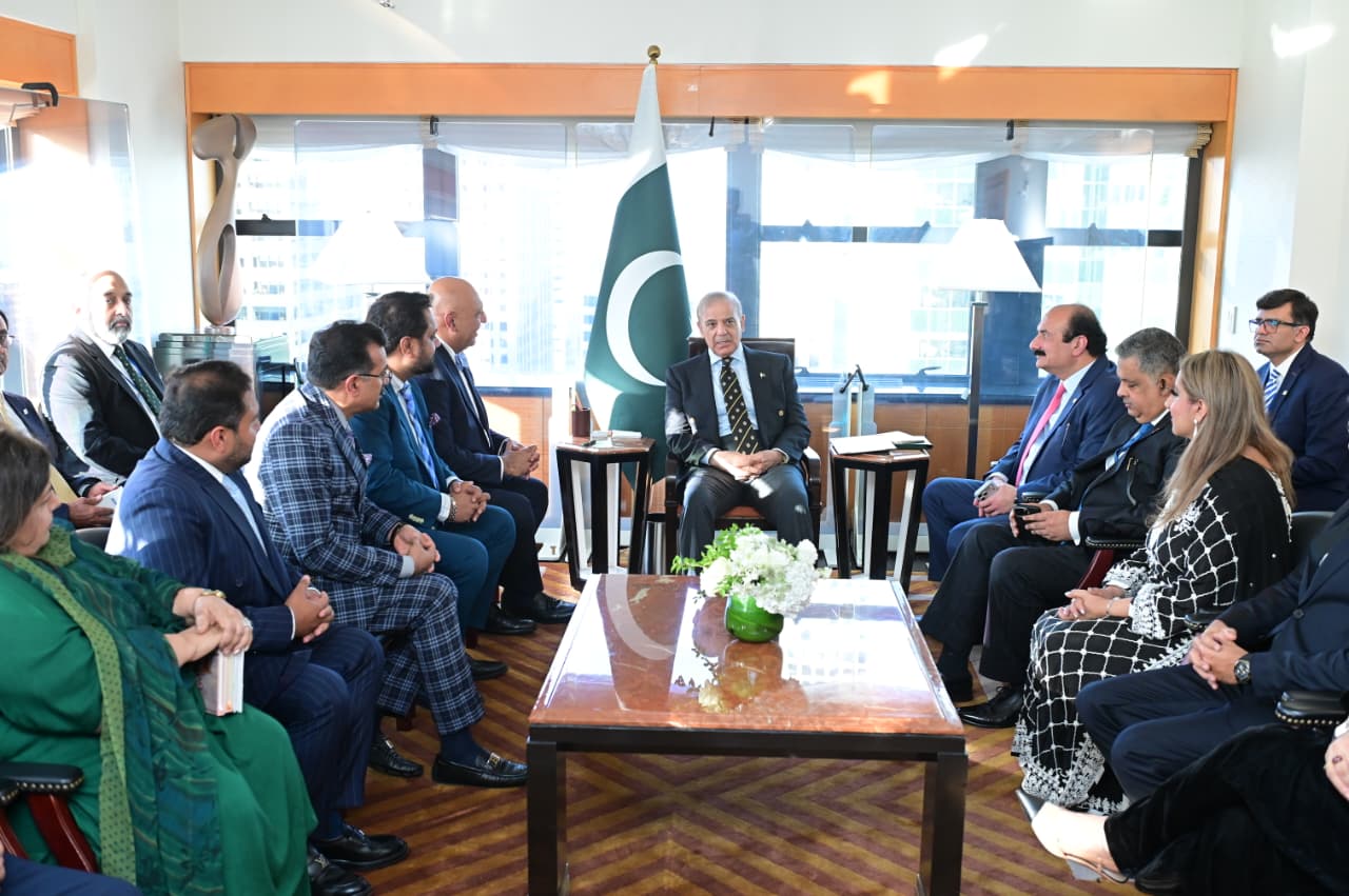 Report: PM invites US-based Pakistani business community to invest in Pakistan