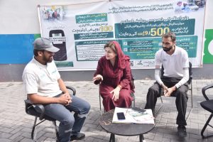 Farah Naz Akbar inspects implementation of Rs500 relief scheme at Islamabad petrol pumps