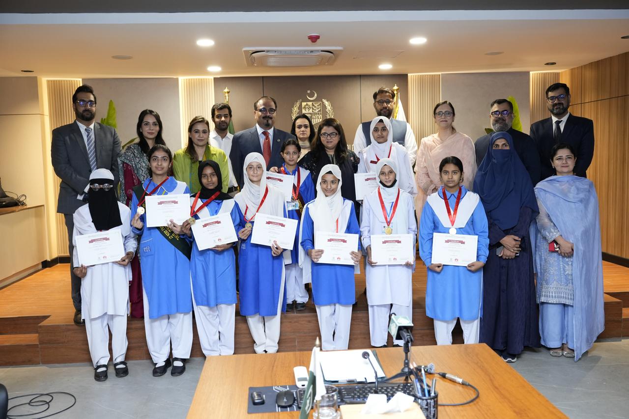 Shaza Khawaja recognizes Islamabad schoolgirls for completing Huawei ICT certifications