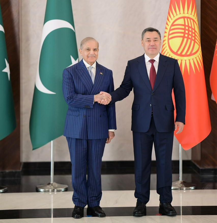 PM Shehbaz given guard of honour at Kyrgyz presidential palace