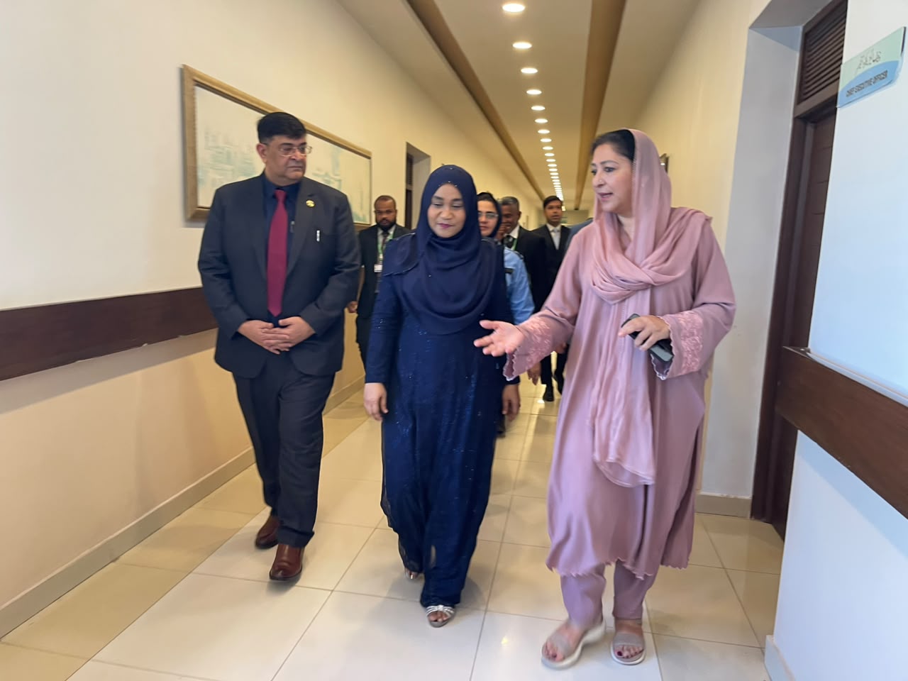 Maldives First Lady visits NIH, expresses interest in future collaboration