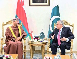Deputy Prime Minister/Foreign Minister Senator Mohammad Ishaq Dar meeting the Foreign Minister of the Sultanate of Oman, Sayyid Badr bin Hamad bin Hamood Albusaidi at the Ministry of Foreign Affairs.
