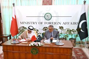 Deputy Prime Minister/Foreign Minister Senator Mohammad Ishaq Dar and Minister of Foreign Affairs of the Kingdom of Bahrain H. E. Dr. Abdullatif Bin Rashid Al-Zayani signing MoU during 3rd Pakistan-Bahrain Bilateral Joint Ministerial Commission (JMC) meeting at the Ministry of Foreign Affairs.