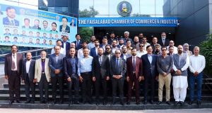 Dato Muhammad Azhar Mazlan, High Commissioner of Malaysia, poses for a group photo with local traders and businessmen during his visit to the Faisalabad Chamber of Commerce and Industry (FCCI).