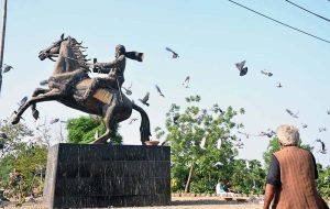 A view of statue of Sindh freedom fighter Hosh Muhammad Sheedi installed at Qasimabad Road.