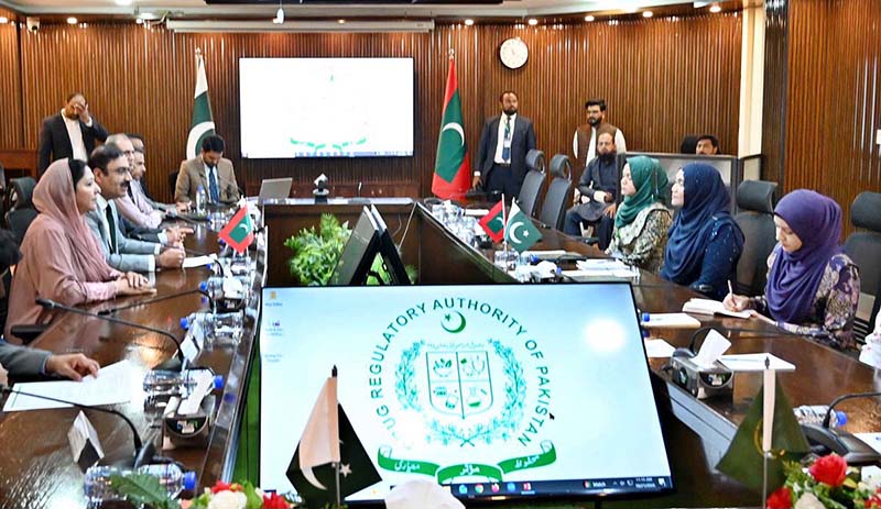 The First Lady of the Maldives, Ms. Sajidha Mohamed being briefed by the Minister of State for Federal Education and Professional Training, Ms. Wajiha Qamar, during her visit to the Drug Regulatory Authority of Pakistan (DRAP)