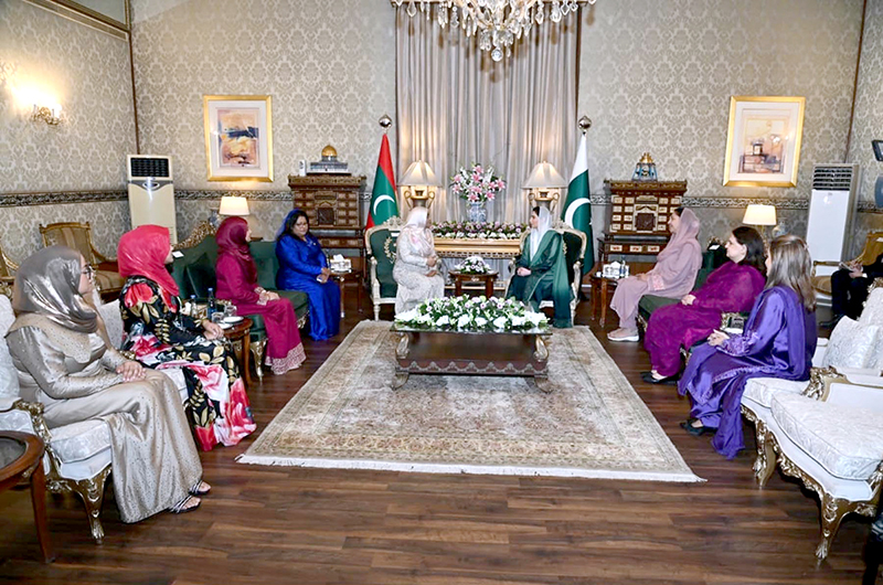 First Lady Bibi Asifa Bhutto Zardari MNA in a meeting with First Lady of the Republic of Maldives Madam Sajidha Mohamed at Aiwan-e-Sadr