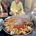 A vendor prepares traditional breakfast Siri Paye (trotters and head meat) near Bhati Gate