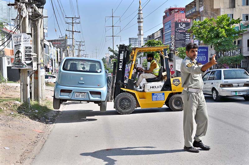 A wrongly parked car being lifted with the help of a lifter on PWD Road; a special operation against illegal parking is currently underway