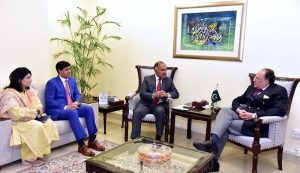 Federal Minister for Finance and Revenue, Senator Muhammad Aurangzeb, meeting with outgoing NDMA Chairman Lieutenant General Inam Haider Malik and incoming Chairman Lieutenant General Hasan Khattak to discuss disaster preparedness, climate resilience and institutional capacity